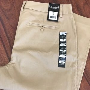 NWT KHAKI CAPRI PANTS